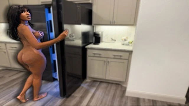 Thumbnail do vídeo: Stepmom Nudist Teaches Embracing Nude Body
