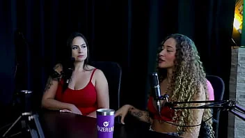 Thumbnail do vídeo: Revealing Bruninha: A surfistinha expõe seu mundo em live polêmica e