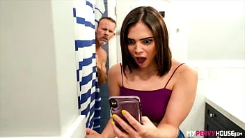 Thumbnail do vídeo: Violet Starr Ready to Capture the Desired Shot.