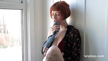 Thumbnail do vídeo: Hot Redhead Solos Film