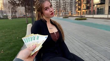 Thumbnail do vídeo: Menina adulta (18+) descobre que o presente tinha outra realidade