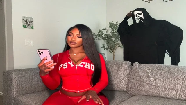 Thumbnail do vídeo: Stranger Fucked Me Hard While My BF Was Away on Halloween