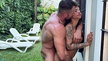 Thumbnail do vídeo: Passionate Brazilian babe explores Buenos Aires seeking excitement!