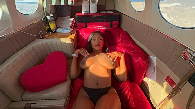 Thumbnail do vídeo: Interracial Creampie Flight Fuck My Girlfriend
