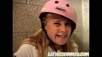 Thumbnail do vídeo: Blonde hottie Little Summer loves solo fun
