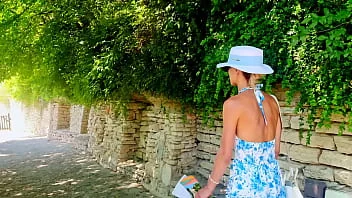Thumbnail do vídeo: Exploring a castle in a beautiful seafront town on holiday VLOG